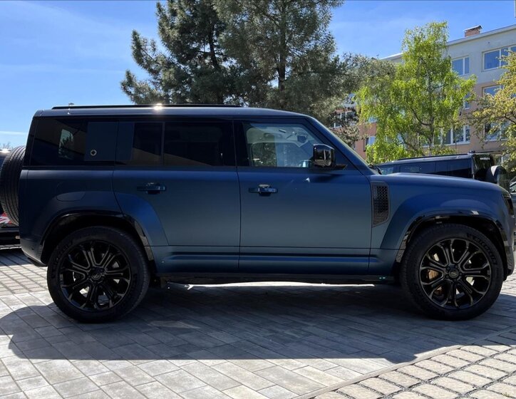 Land Rover Defender SUV / Terénní 4,4 l 467 kw