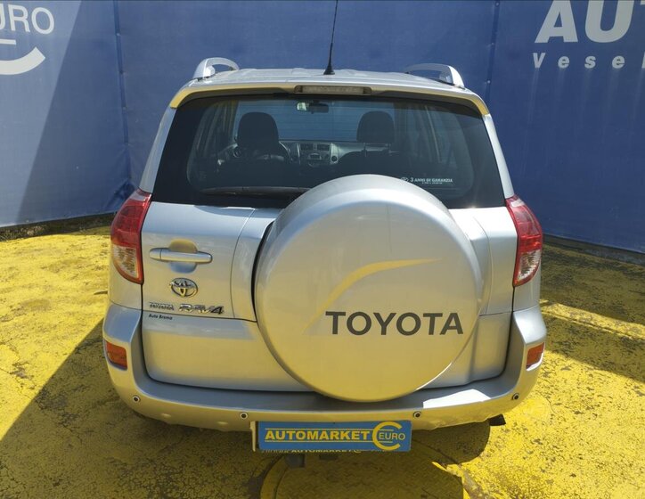 Toyota RAV4 SUV 2,2 l 100 kw