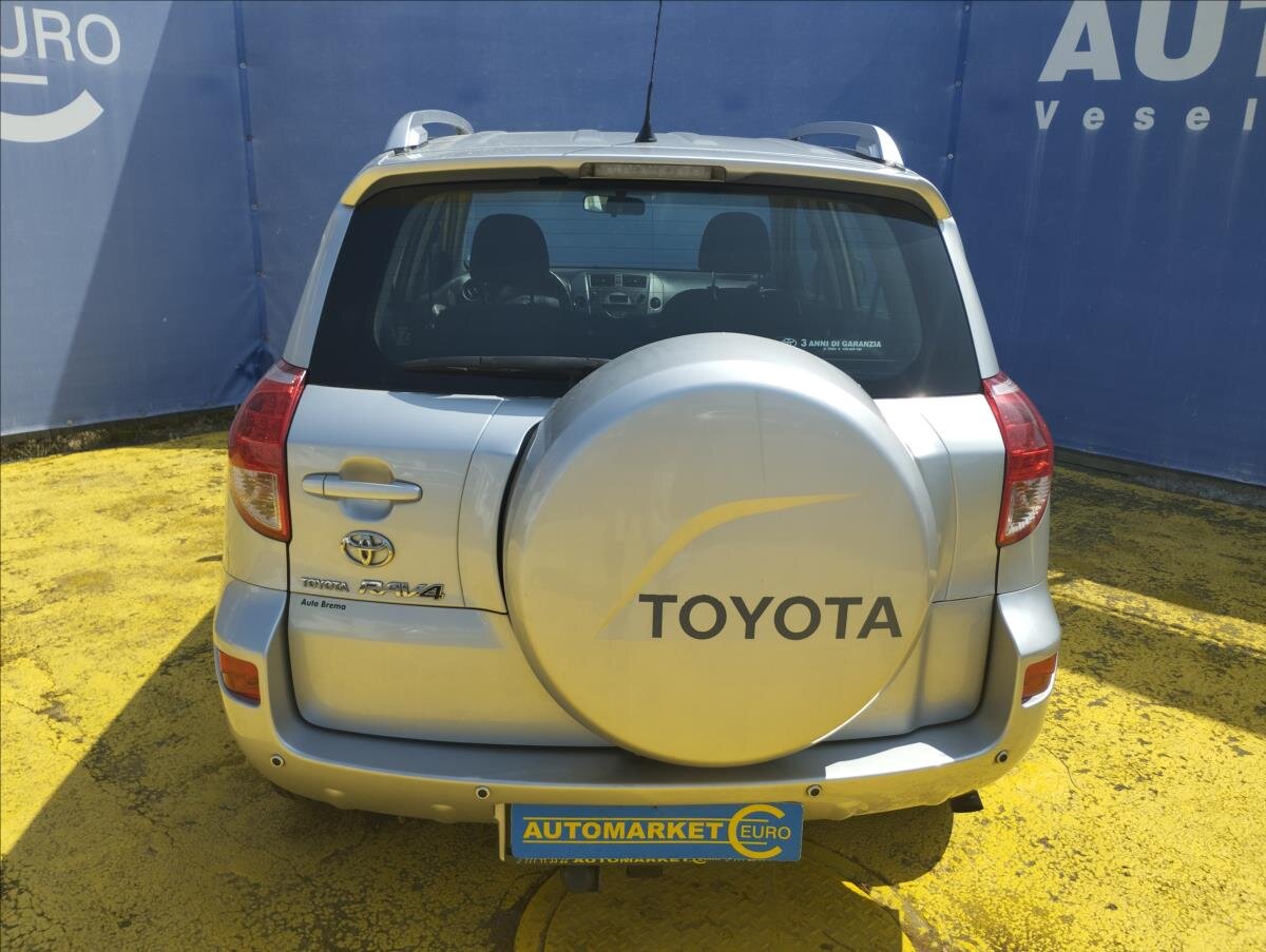 Toyota RAV4 SUV 2,2 l 100 kw