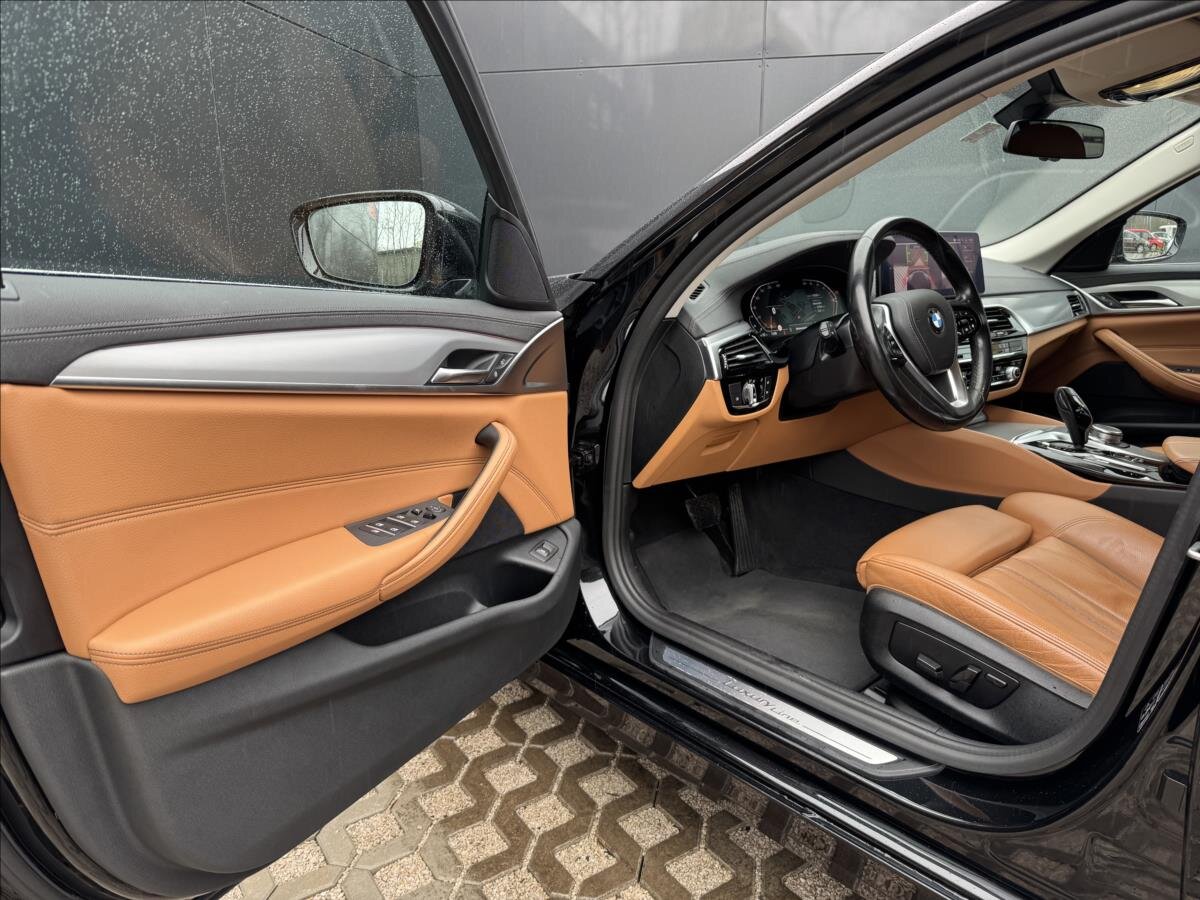 BMW Řada 5 Kombi 3,0 l 210 kw