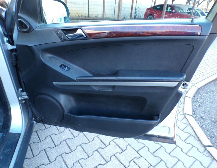 Mercedes-Benz Třídy M Kombi 3,5 l 200 kw