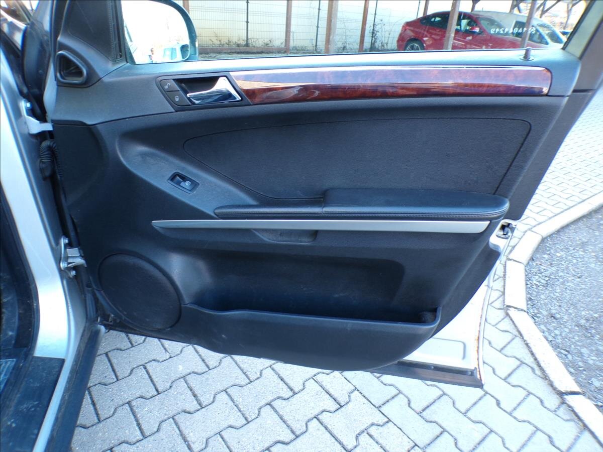 Mercedes-Benz Třídy M Kombi 3,5 l 200 kw