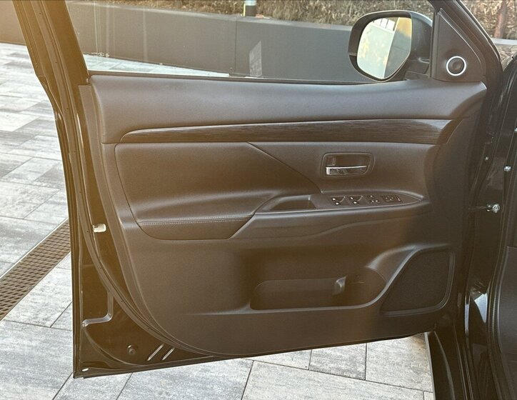 Mitsubishi Outlander SUV / Terénní 2,3 l 110 kw