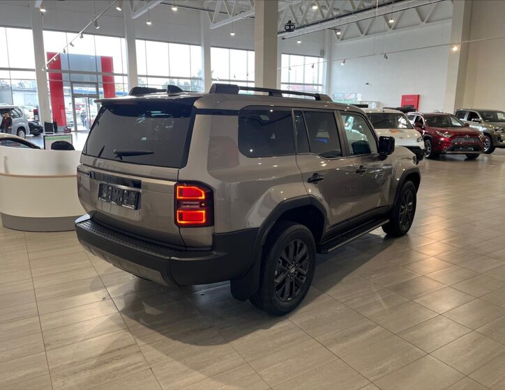 Toyota Land Cruiser 5