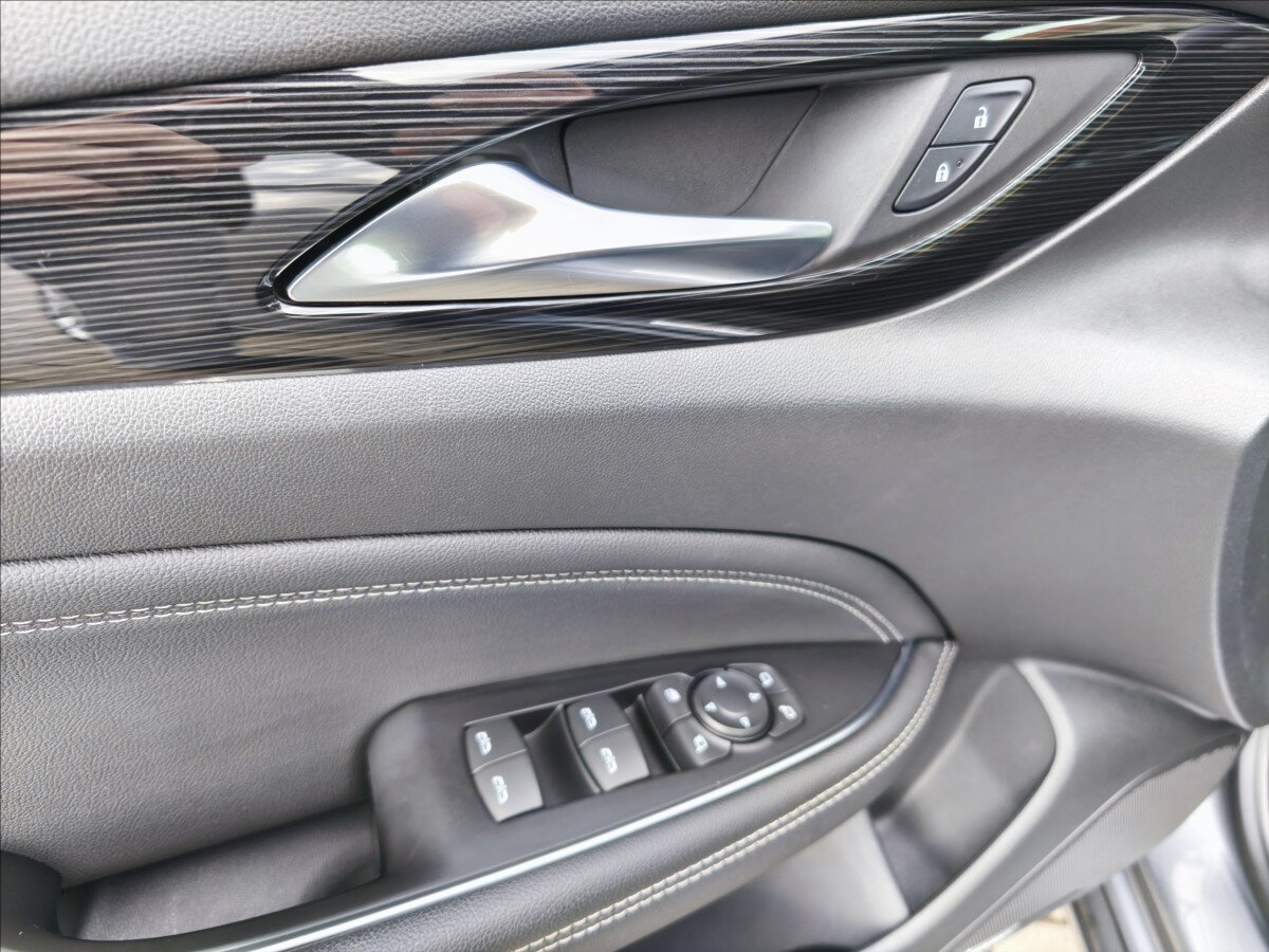 Opel Insignia Hatchback 2,0 l 125 kw