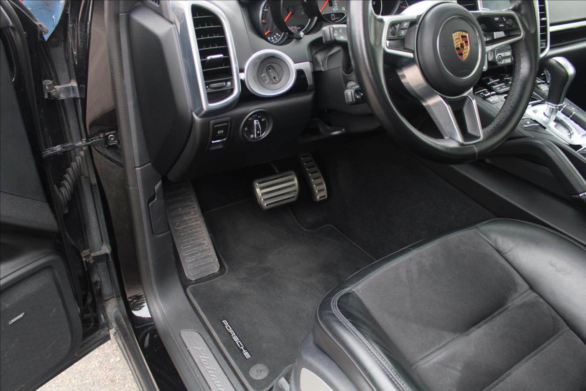 Porsche Cayenne SUV 4,1 l 283 kw