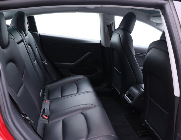 Tesla Model 3 14