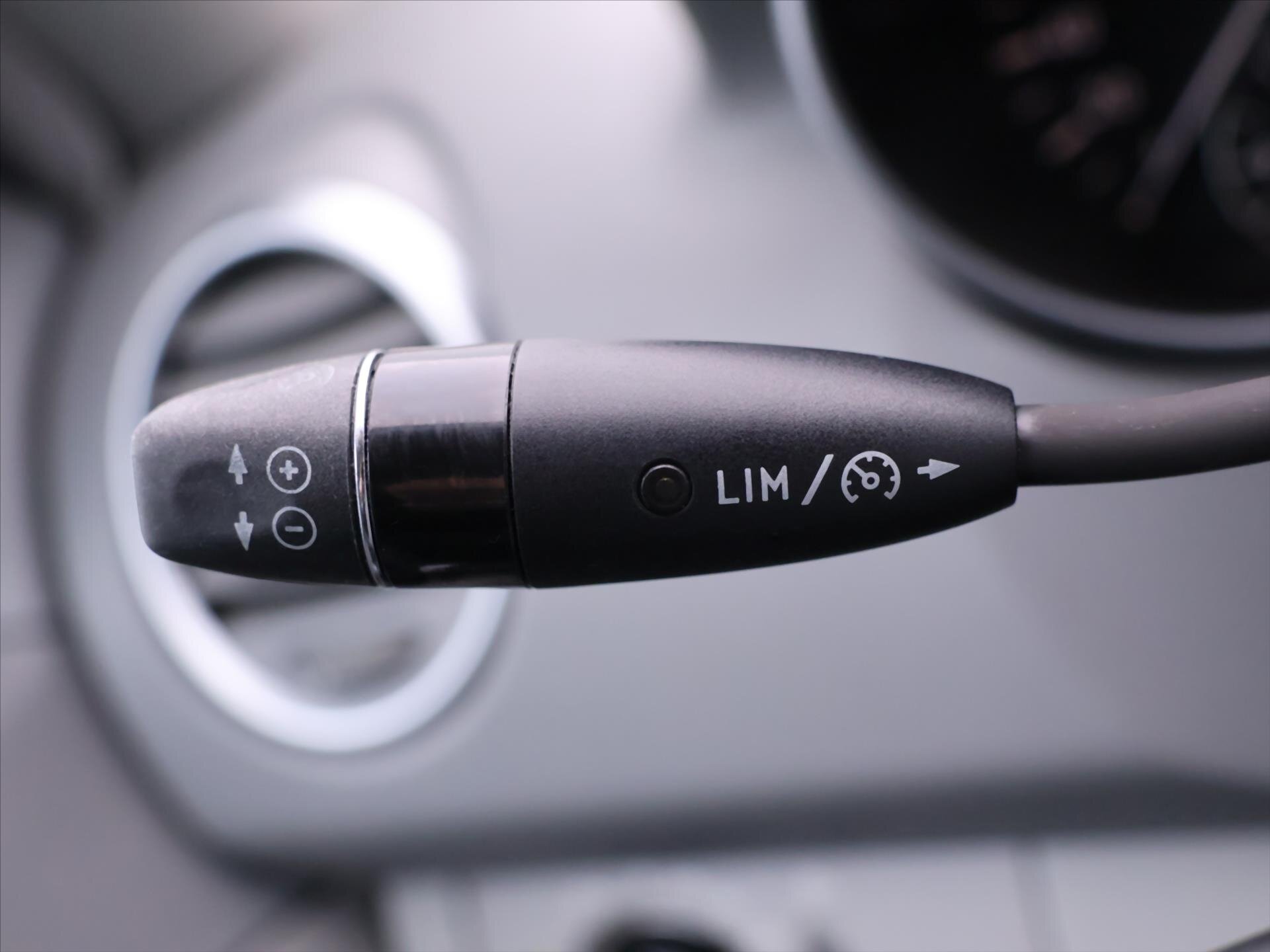 Mercedes-Benz Třídy M SUV 3,2 l 165 kw