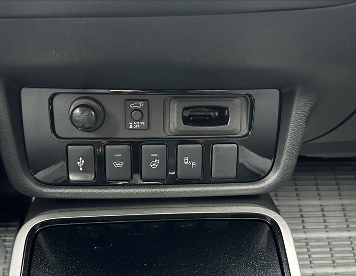 Mitsubishi Outlander 26