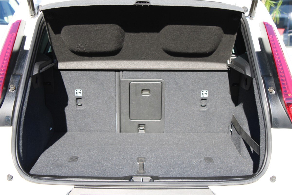 Volvo XC40 SUV / Terénní 2,0 l 140 kw