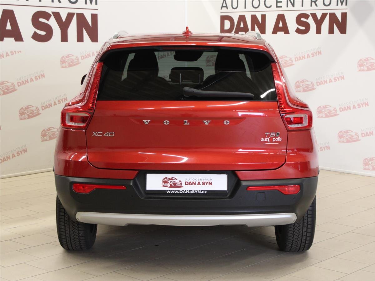 Volvo XC40 SUV / Terénní 2,0 l 182 kw