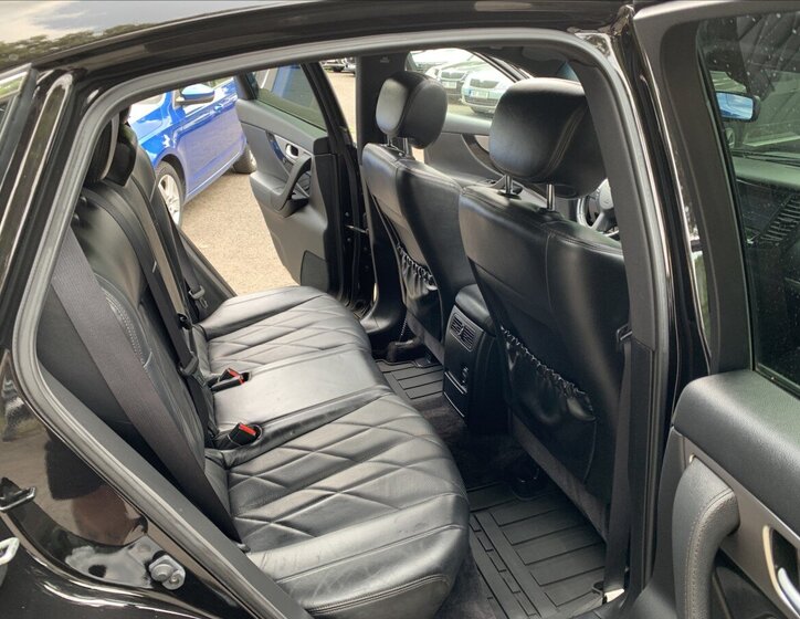 Infiniti QX70 19