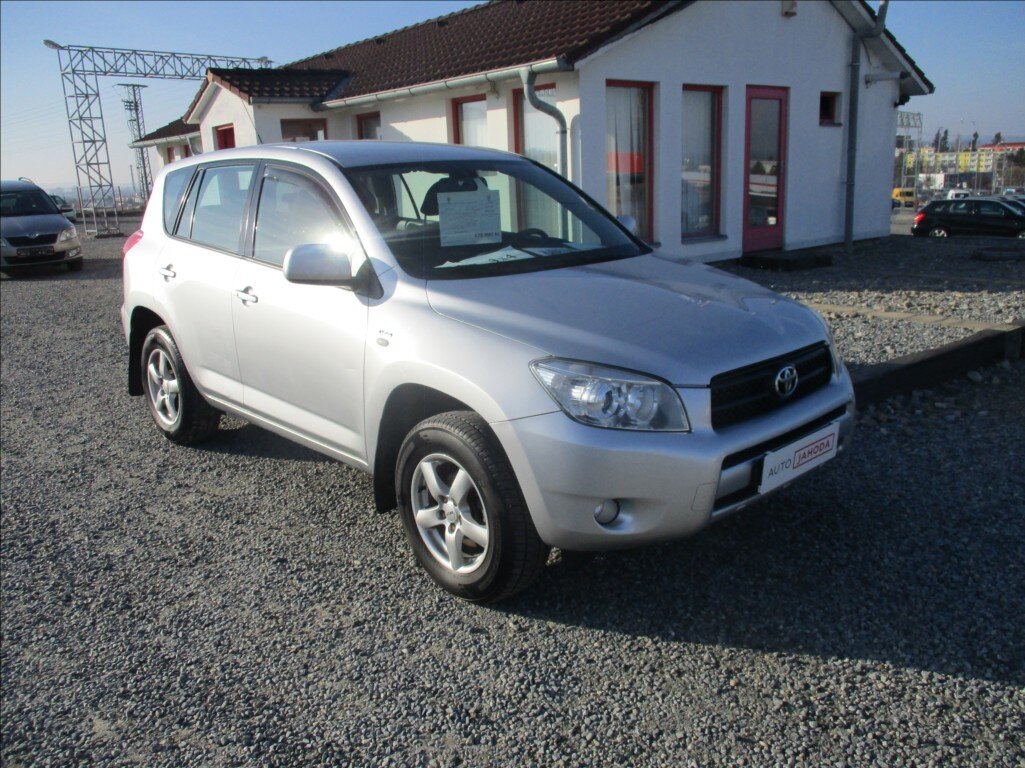 Toyota RAV4 SUV 2,2 l 100 kw