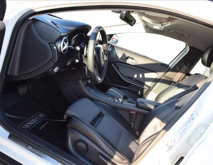 Mercedes-Benz GLA 15