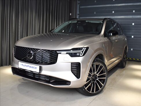 Volvo XC90 SUV / Terénní 2,0 l 335 kw