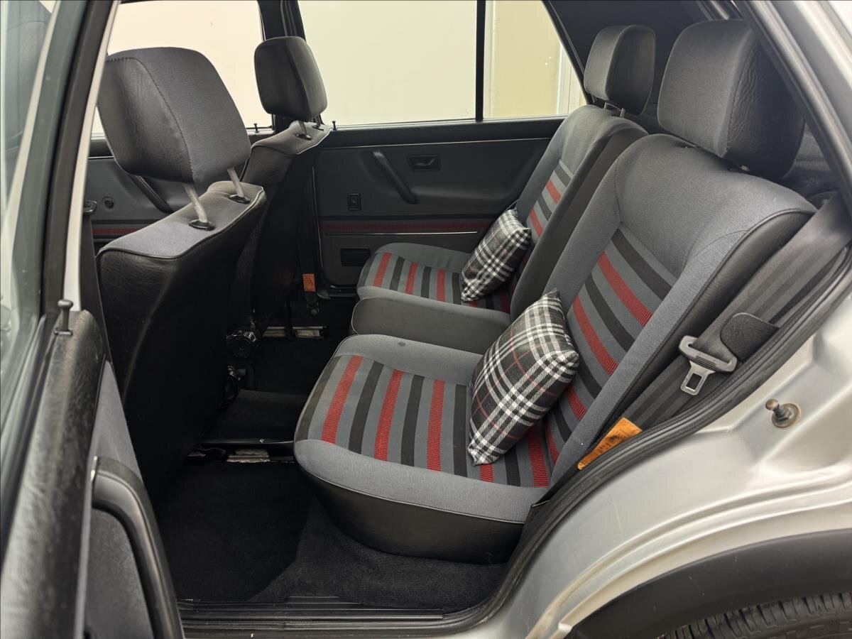 Volkswagen Golf Sedan / Limuzína 1,8 l 79 kw