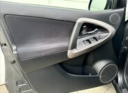 Toyota RAV4 SUV 2,2 l 100 kw