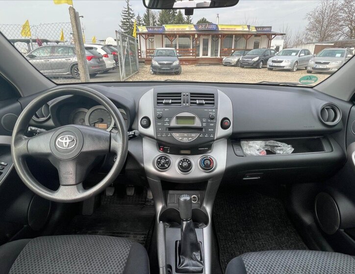 Toyota RAV4 SUV / Terénní 2,0 l 112 kw