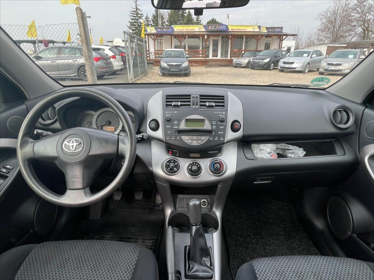 Toyota RAV4 SUV / Terénní 2,0 l 112 kw