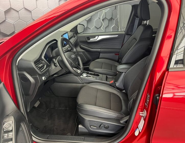 Ford Kuga SUV 2,5 l 140 kw