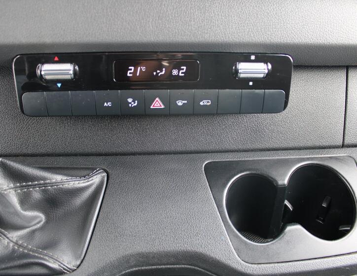 Mercedes-Benz Sprinter 14