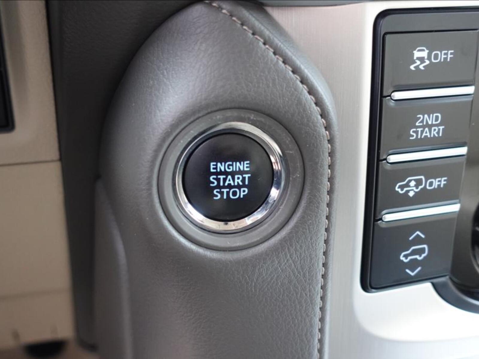 Toyota Land Cruiser 24