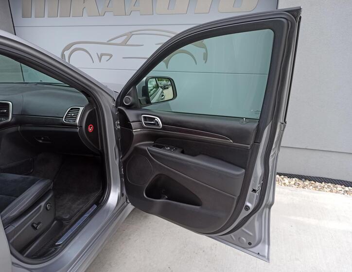 Jeep Grand Cherokee 28