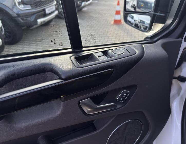 Ford Tourneo Custom 18