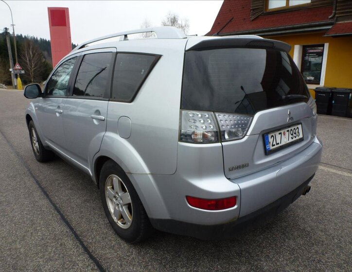 Mitsubishi Outlander SUV / Terénní 2,0 l 103 kw