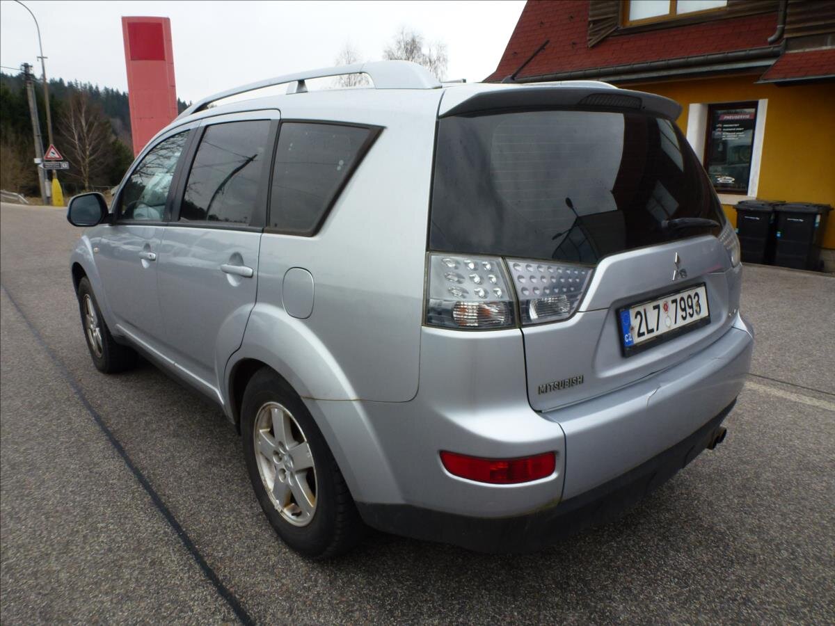 Mitsubishi Outlander SUV / Terénní 2,0 l 103 kw
