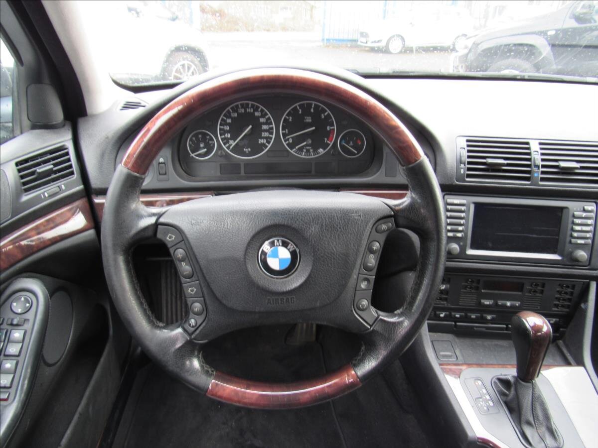 BMW Řada 5 Sedan / Limuzína 2,5 l 141 kw