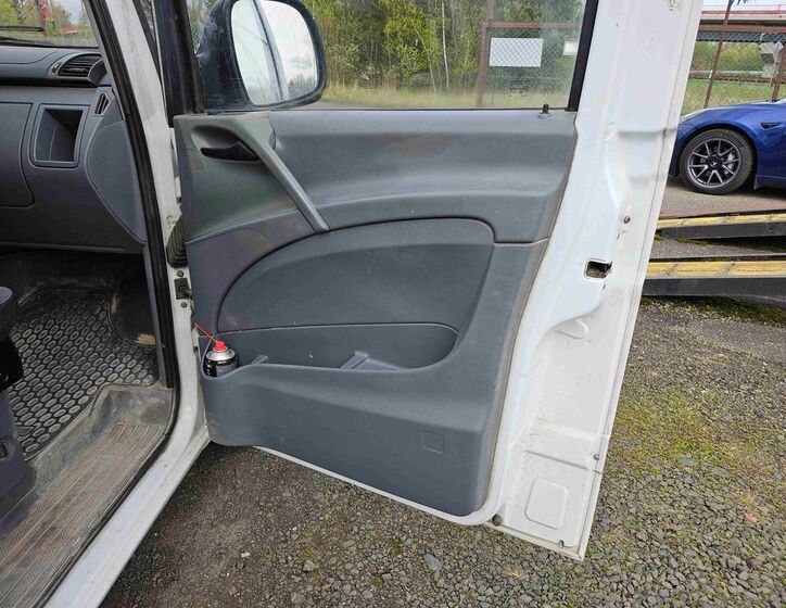 Mercedes-Benz Vito 12
