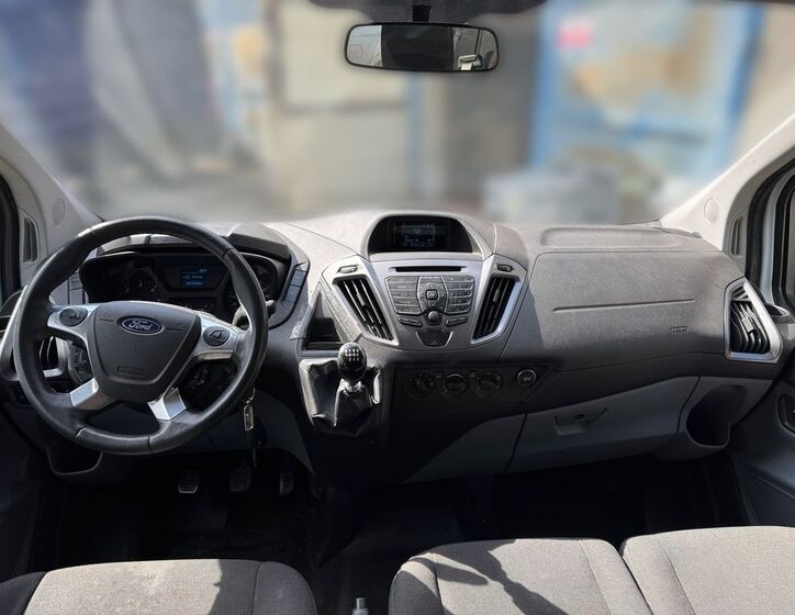 Ford Transit Custom 10