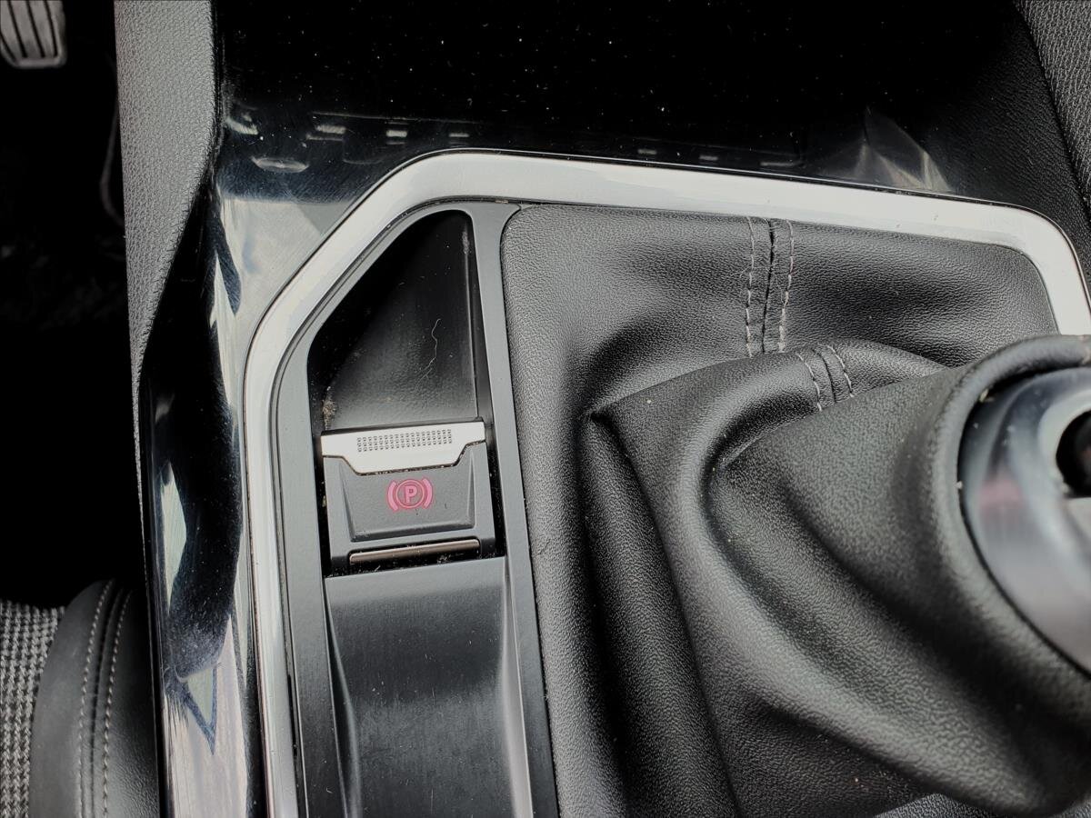 Peugeot 5008 SUV 1,5 l 96 kw