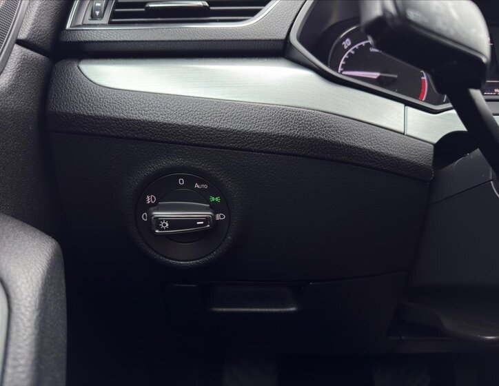 Škoda Superb Sedan / Limuzína 2,0 l 110 kw