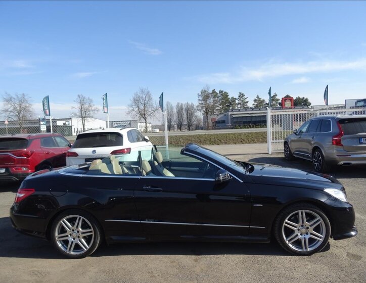 Mercedes-Benz Třídy E 8