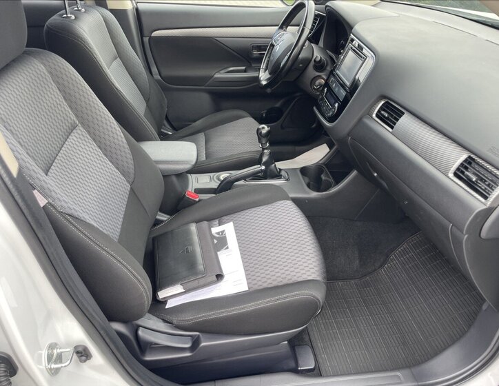 Mitsubishi Outlander SUV / Terénní 2,3 l 110 kw