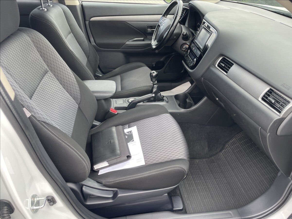 Mitsubishi Outlander SUV / Terénní 2,3 l 110 kw