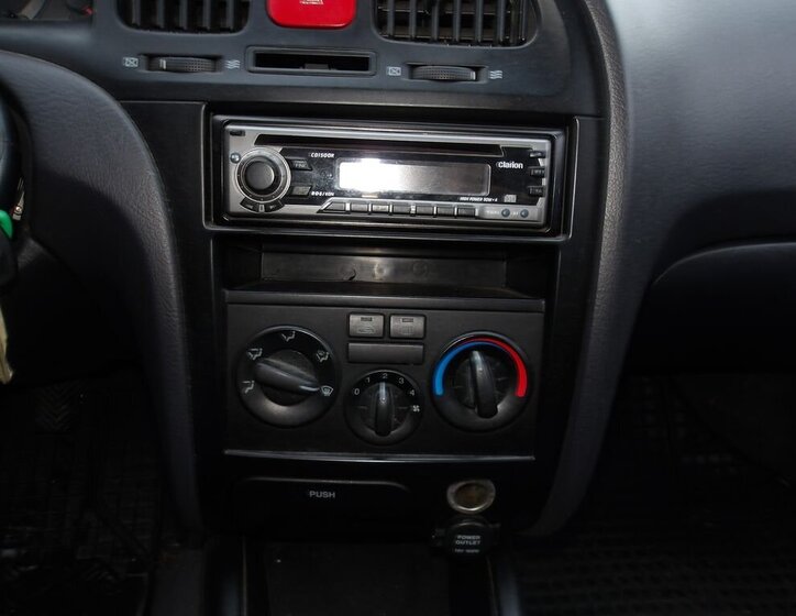 Hyundai Elantra Sedan 1,6 l 77 kw