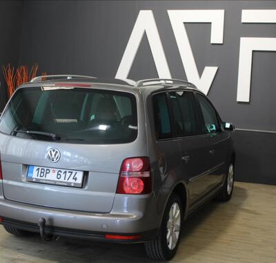 Volkswagen Touran 7