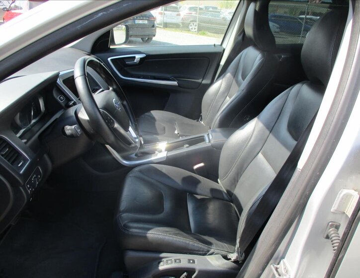 Volvo XC60 SUV 2,4 l 133 kw