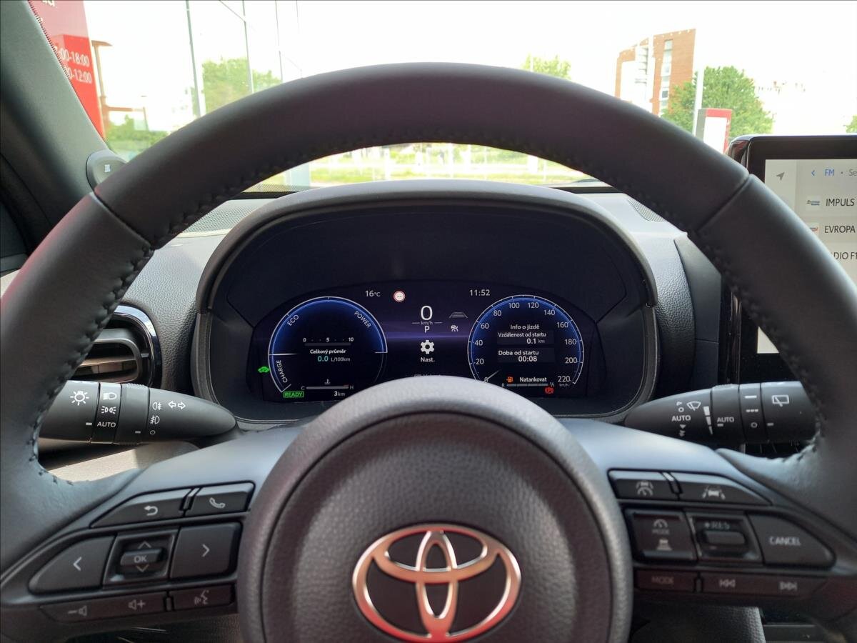 Toyota Yaris Cross SUV 1,5 l 96 kw