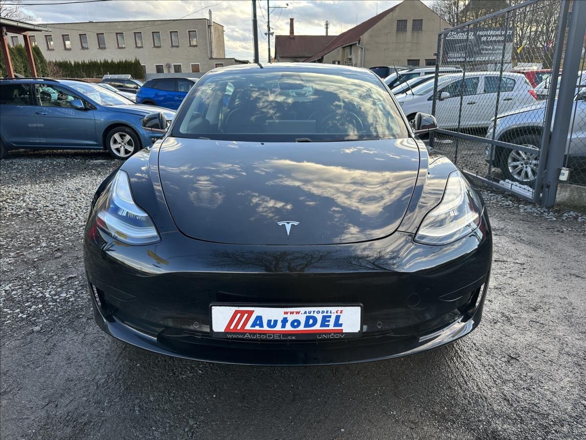 Tesla Model 3 Sedan / Limuzína 0,0 239 kw