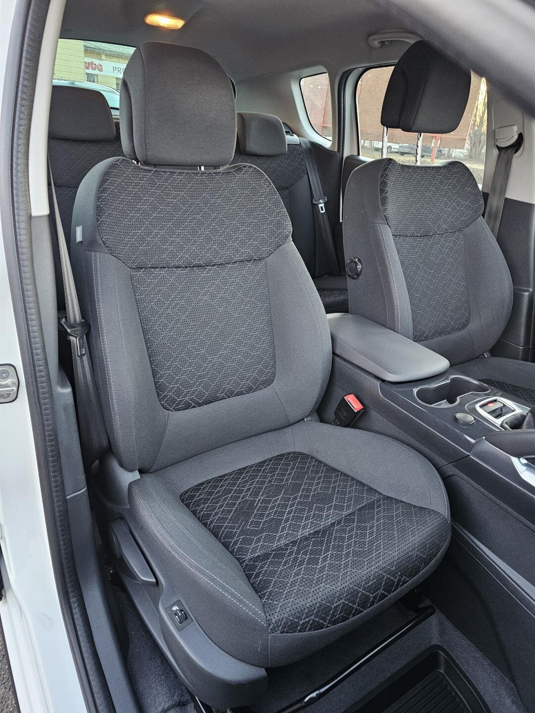 Peugeot 3008 SUV 1,2 l 96 kw