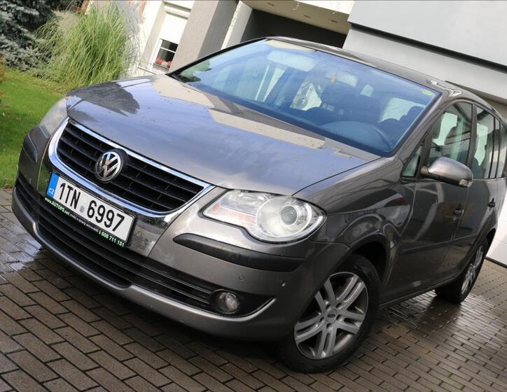Volkswagen Touran 1