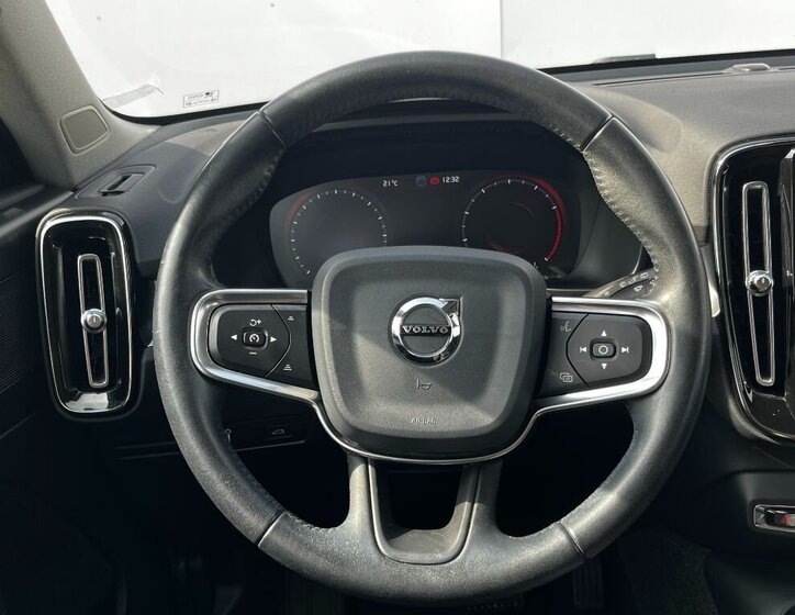 Volvo XC40 SUV / Terénní 1,5 l 120 kw