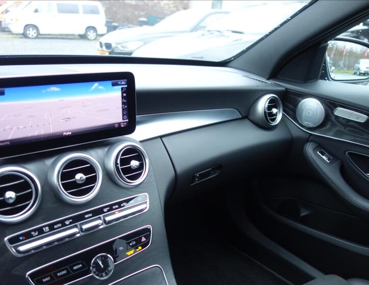 Mercedes-Benz Třídy C Sedan / Limuzína 2,0 l 143 kw