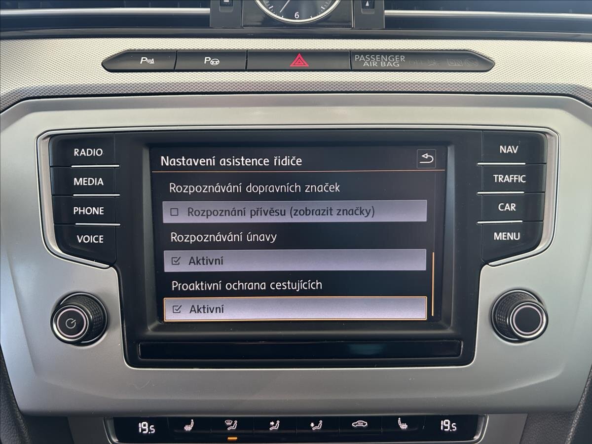 Volkswagen Passat Sedan / Limuzína 1,4 l 110 kw