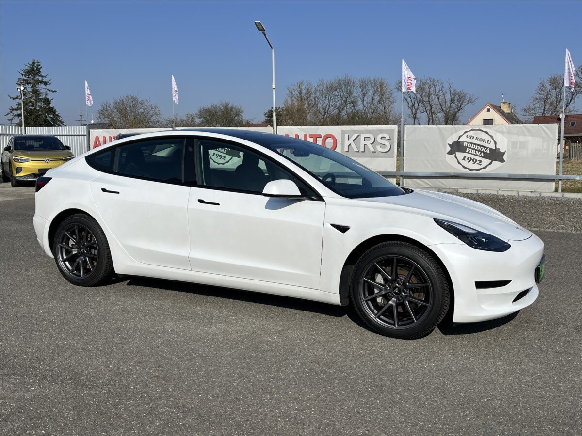 Tesla Model 3 Sedan / Limuzína 0,0 208 kw