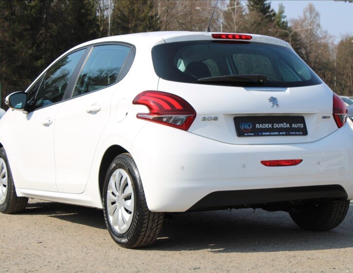 Peugeot 208 Hatchback 1,2 l 60 kw